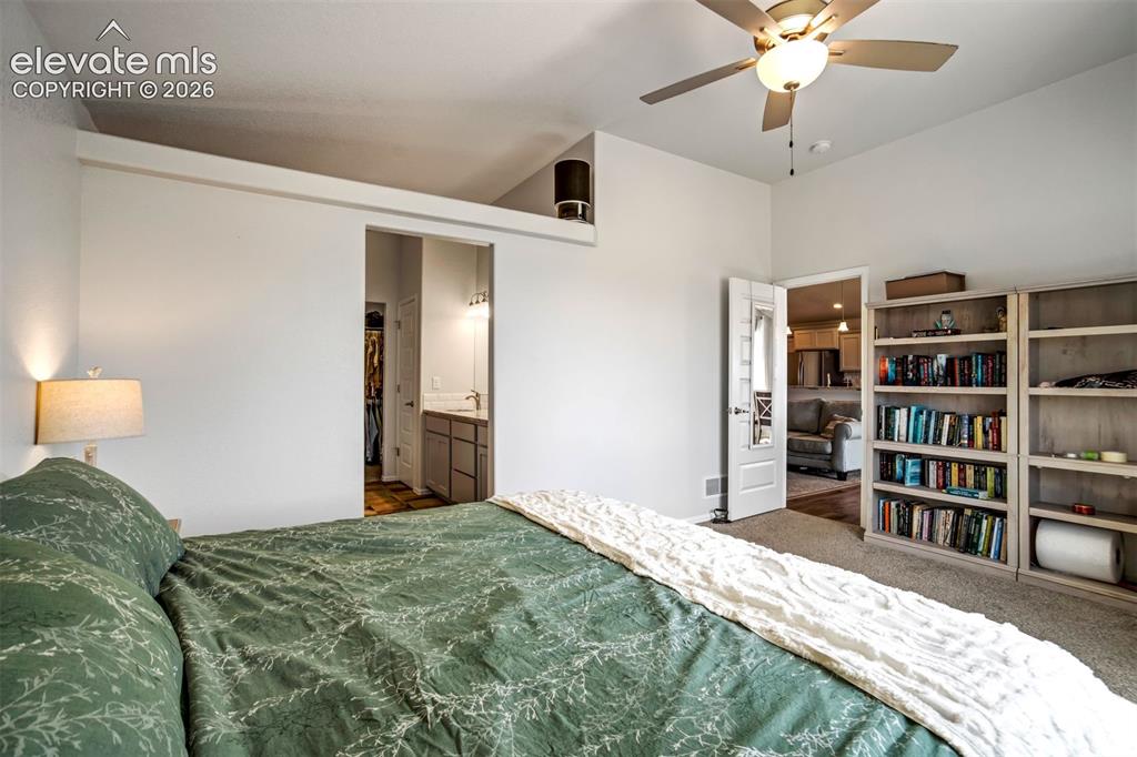 Image 15 of 50: Bedroom
