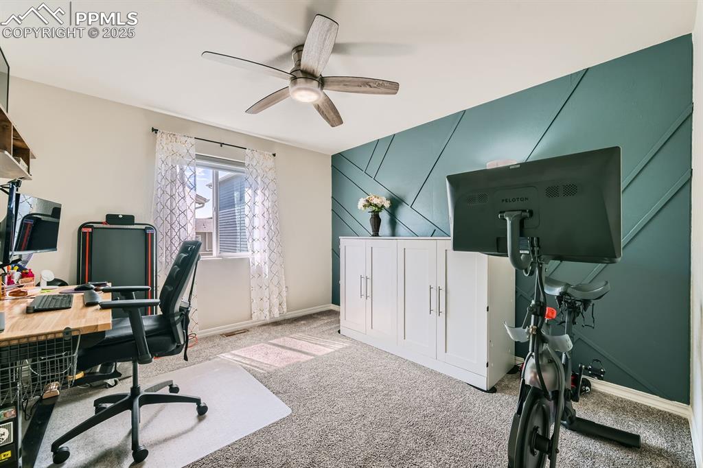 Image 17 of 27: Bedroom