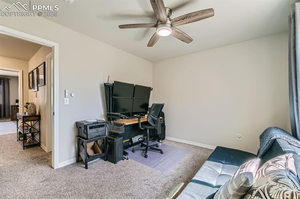 Image 19 of 27: Bedroom