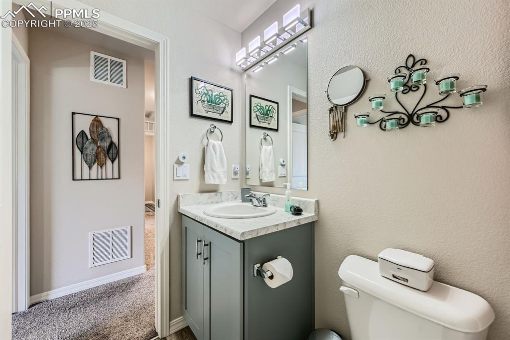 Image 21 of 27: Bathroom