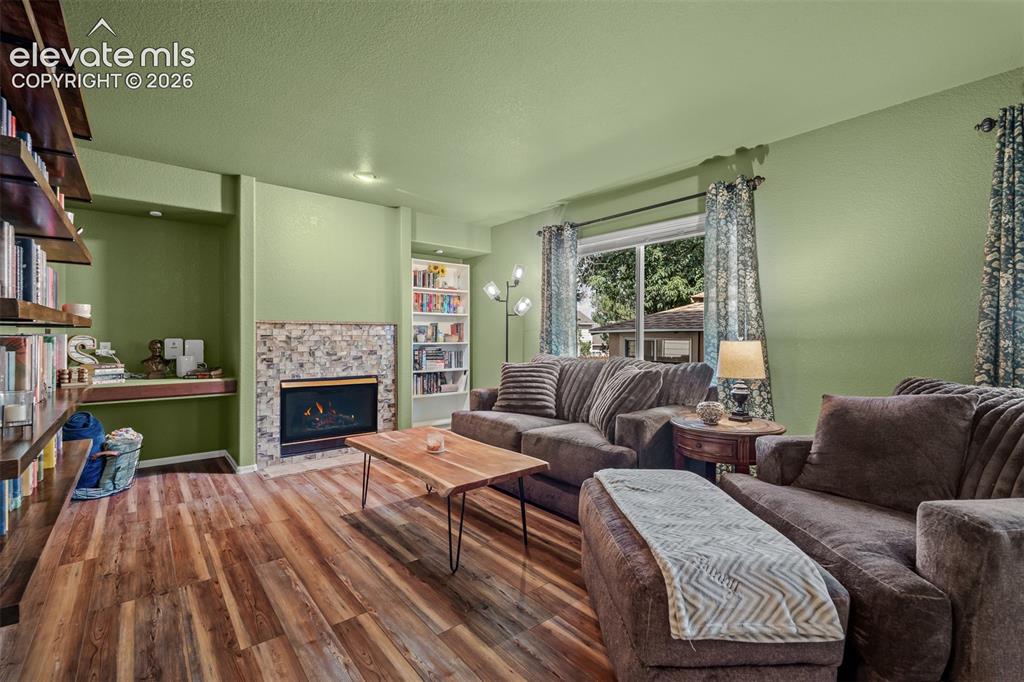 Image 15 of 34: Family Room