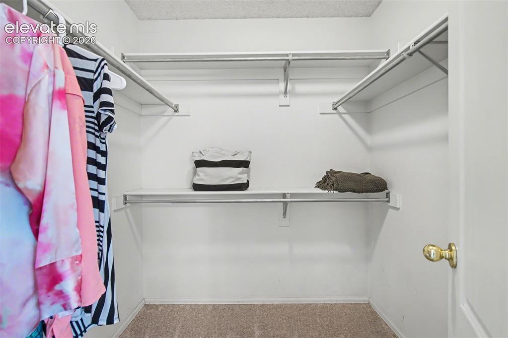 Image 19 of 31: Closet