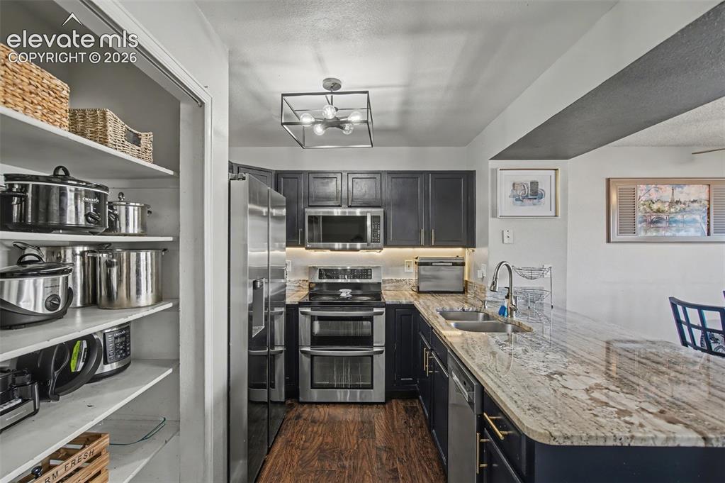 Image 6 of 31: Kitchen