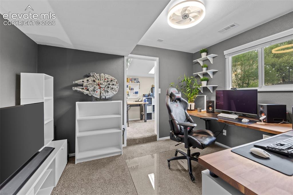 Image 17 of 30: Office