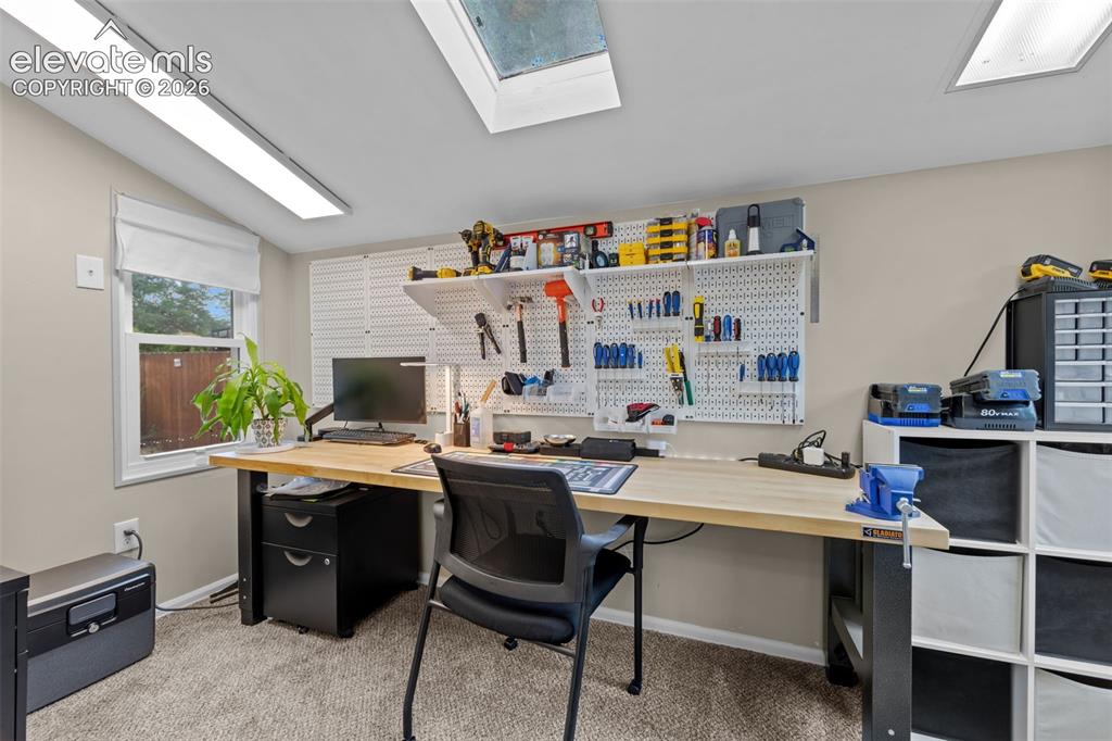 Image 18 of 30: Office