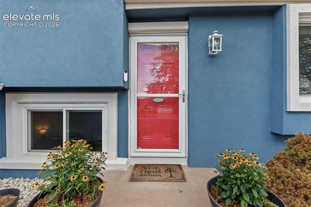 Image 28 of 30: Entry