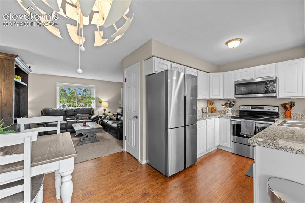 Image 5 of 30: Kitchen