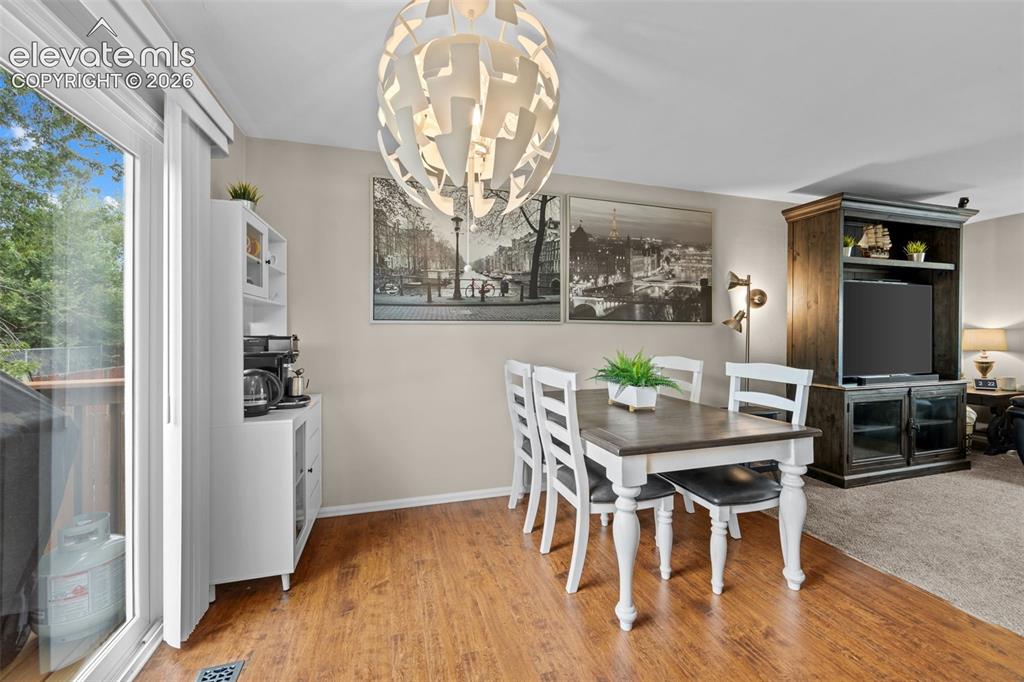 Image 8 of 30: Dining Area
