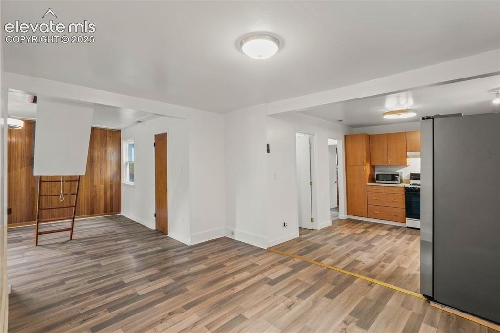 Image 16 of 41: Dining Area
