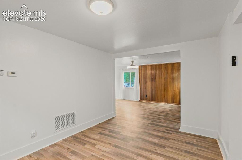 Image 17 of 41: Dining Area