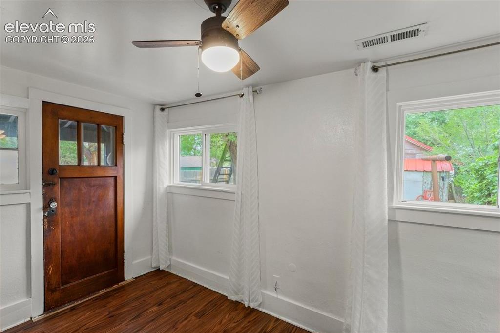 Image 6 of 41: Entry