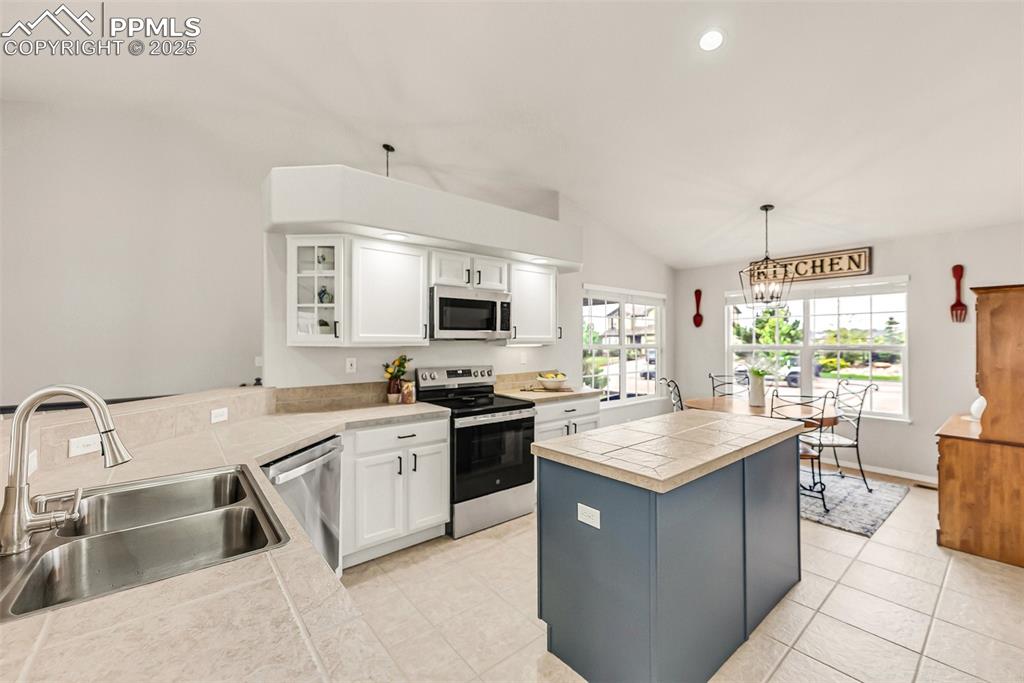 Image 16 of 47: Nice island. Lots of space to cook in this light and bright kitchen