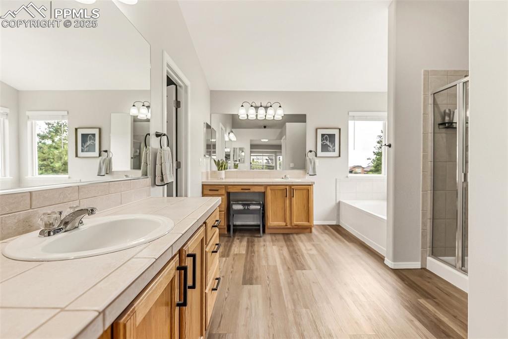 Image 25 of 47: So much space in this nice 5 piece Primary Barth