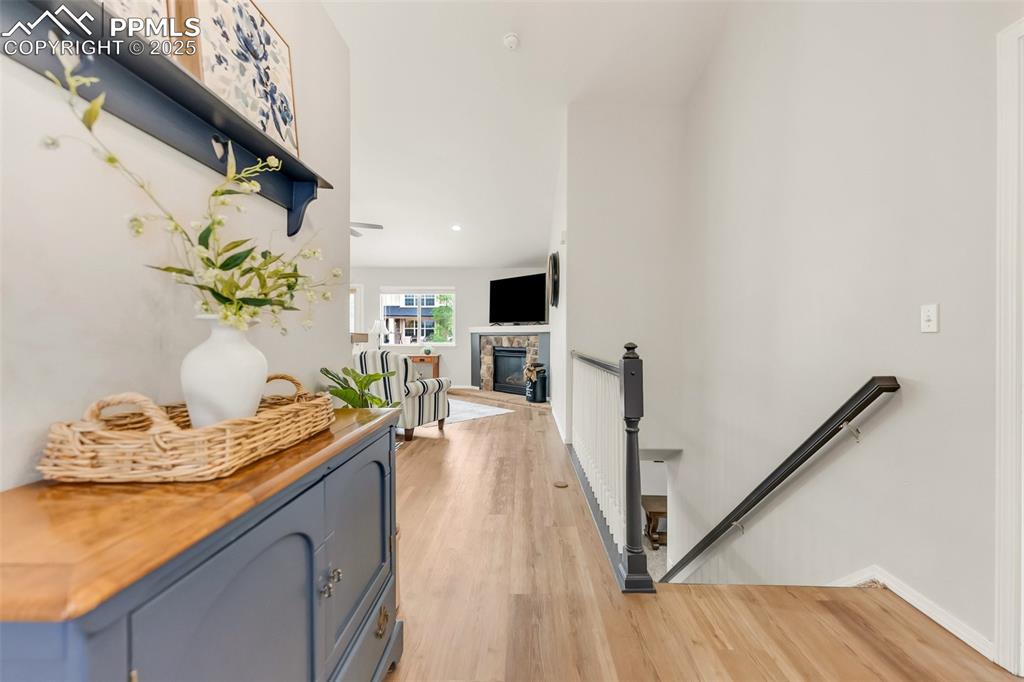 Image 3 of 47: Foyer/Entry