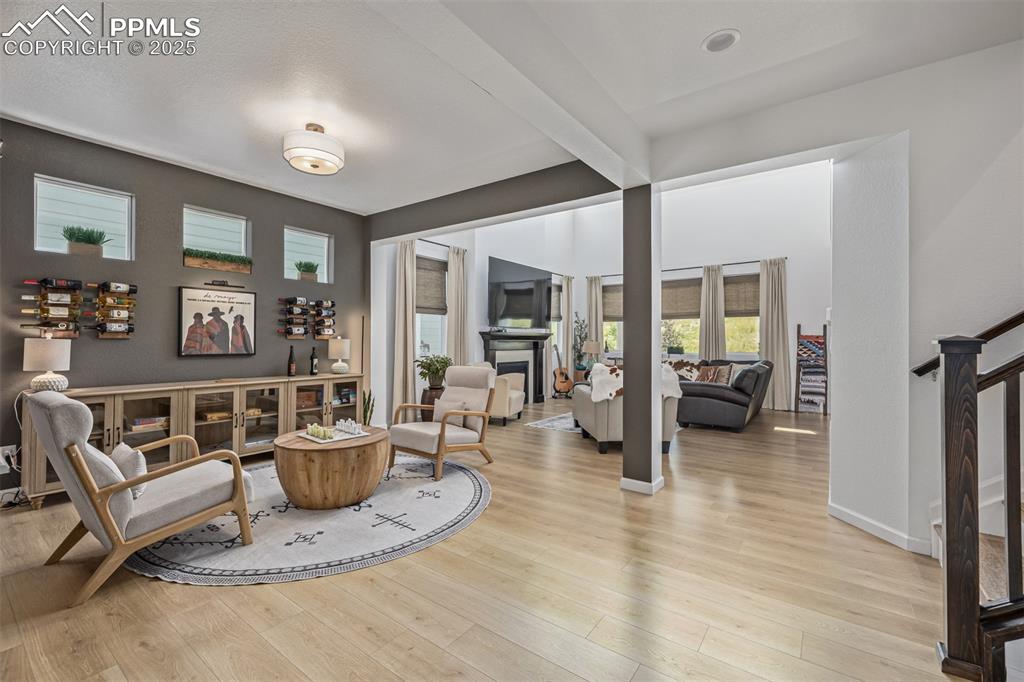 Image 10 of 50: Sitting Room