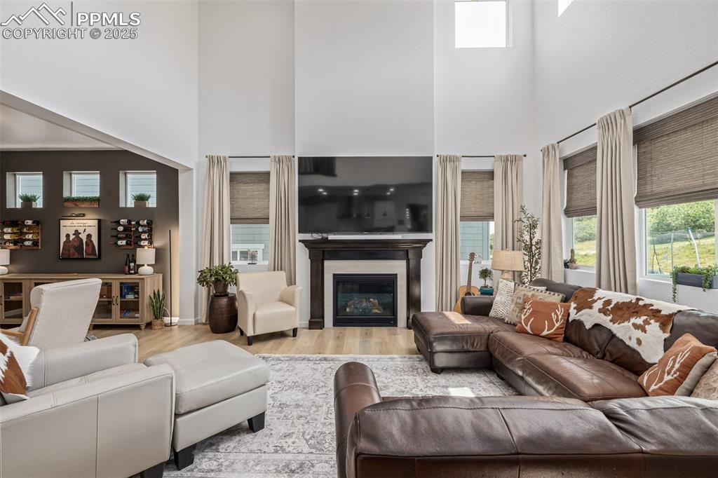 Image 13 of 50: Living Room