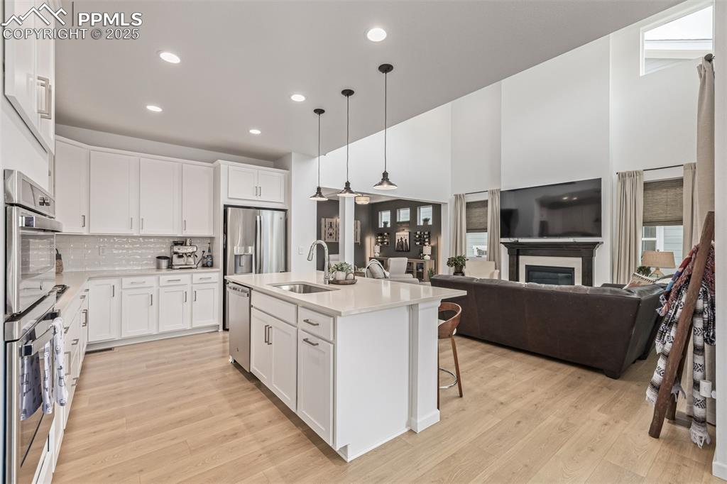 Image 18 of 50: Kitchen