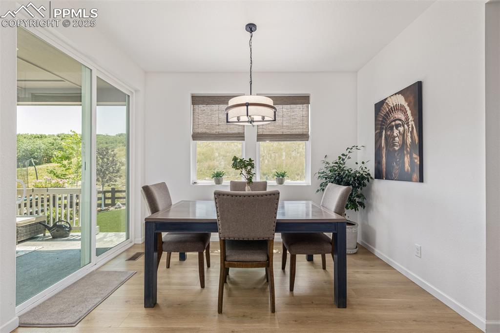 Image 19 of 50: Dining Area