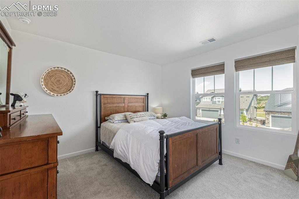 Image 29 of 50: Bedroom