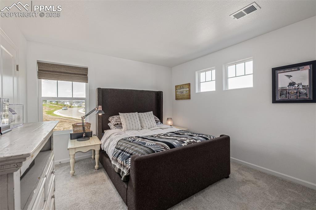 Image 30 of 50: Bedroom