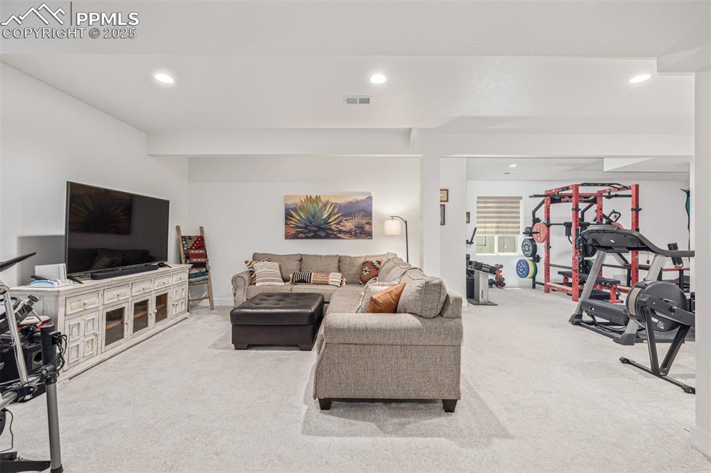 Image 34 of 50: Living Room