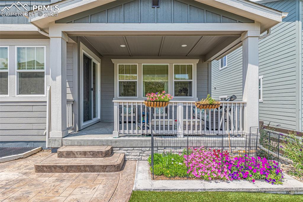 Image 41 of 50: Entry