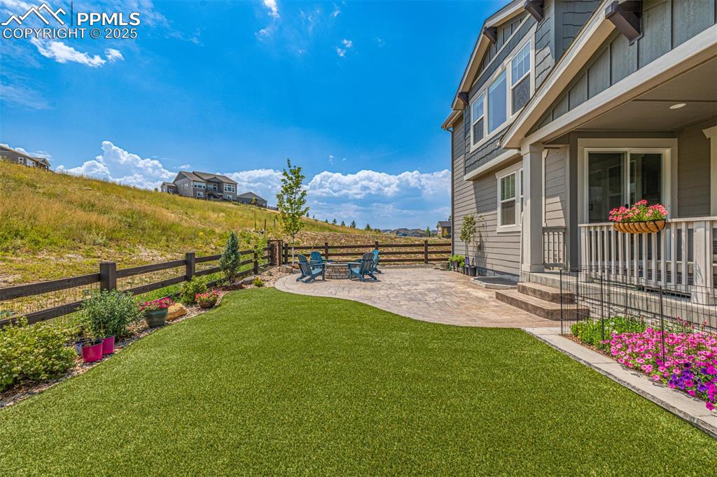 Image 44 of 50: Yard