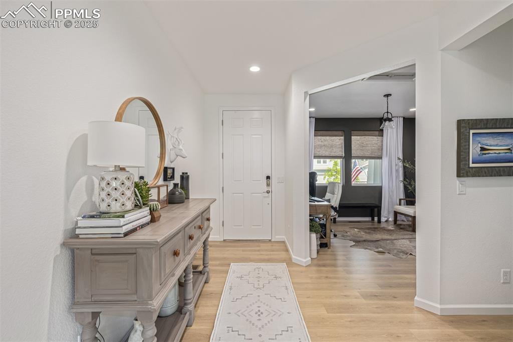 Image 5 of 50: Entry