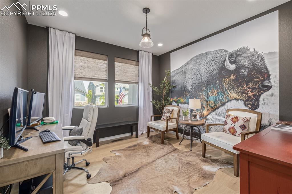 Image 7 of 50: Office