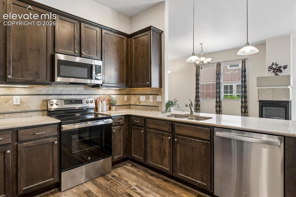 Image 4 of 26: Kitchen