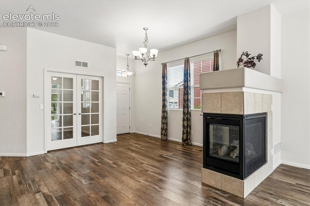 Image 7 of 26: Dining Room