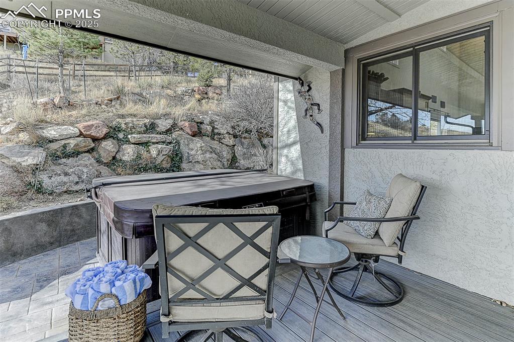 Image 40 of 42: Deck