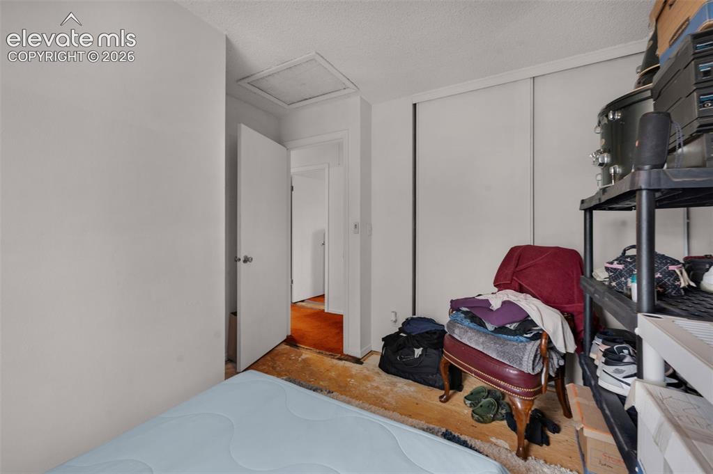 Image 21 of 26: Bedroom