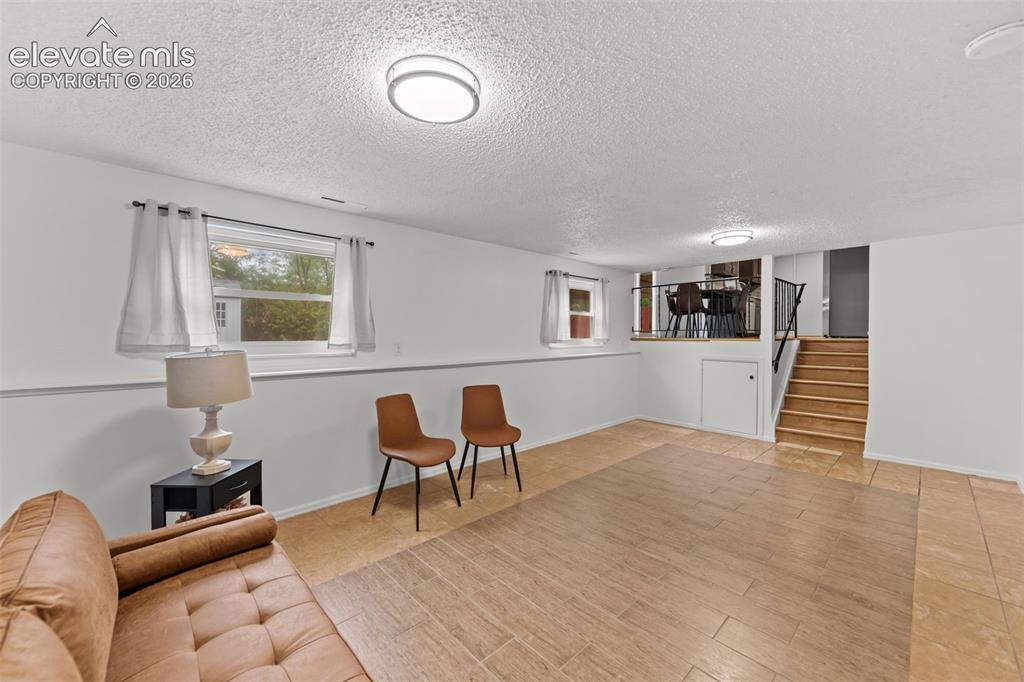 Image 12 of 38: Spacious family room