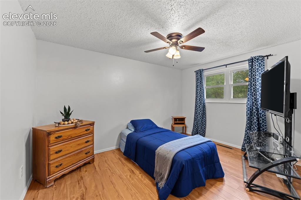 Image 19 of 38: Bedroom