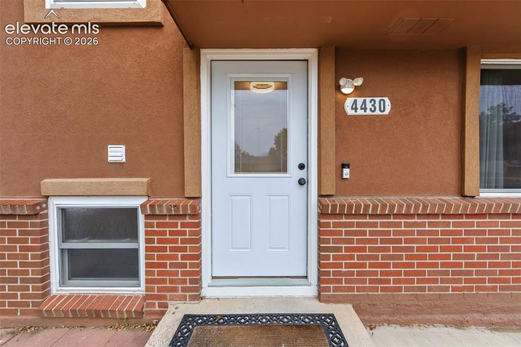 Image 4 of 38: Nice stucco siding