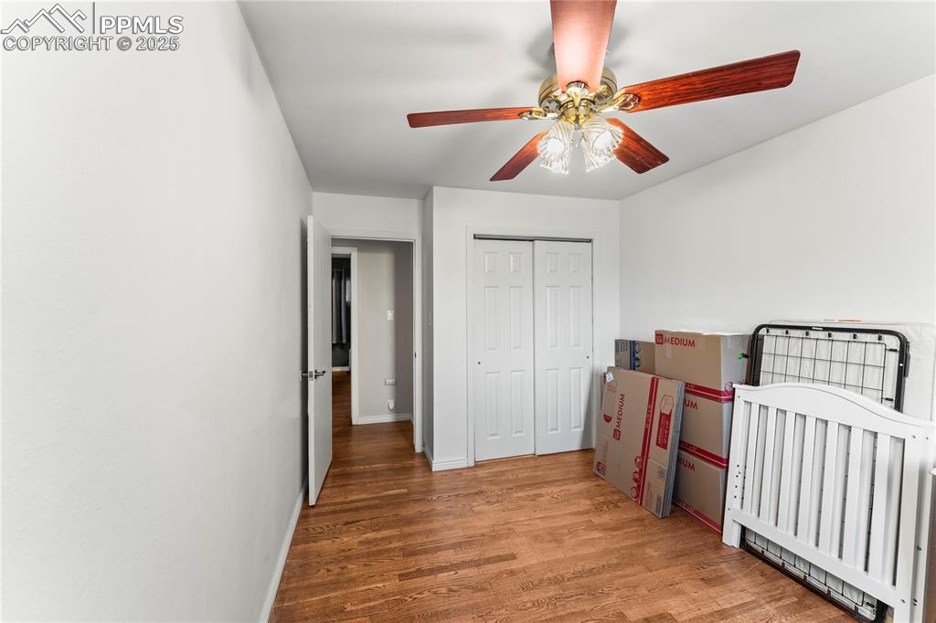 Image 22 of 35: Bedroom