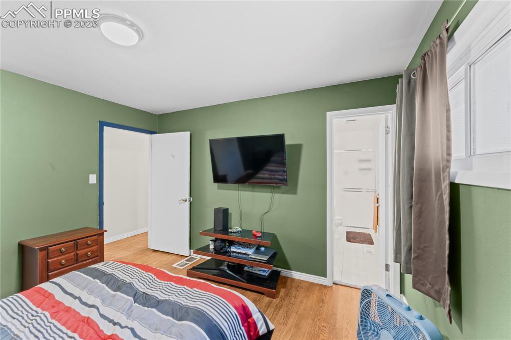 Image 24 of 35: Bedroom