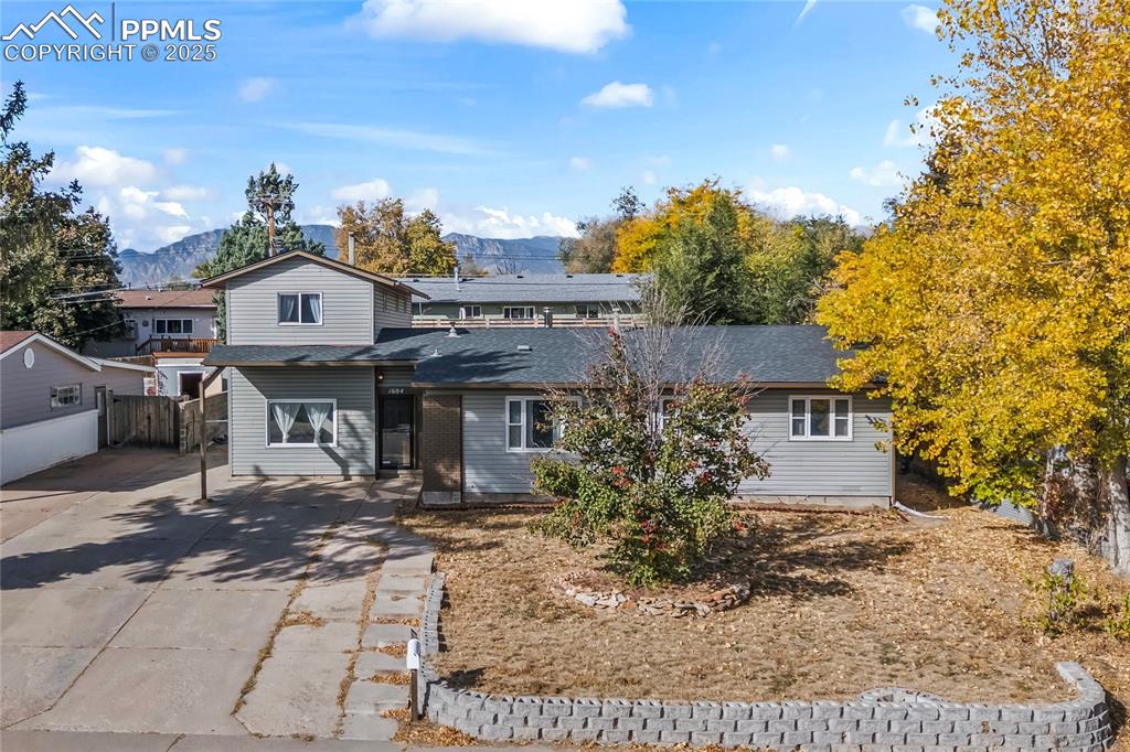 Image 5 of 35: Front of Structure