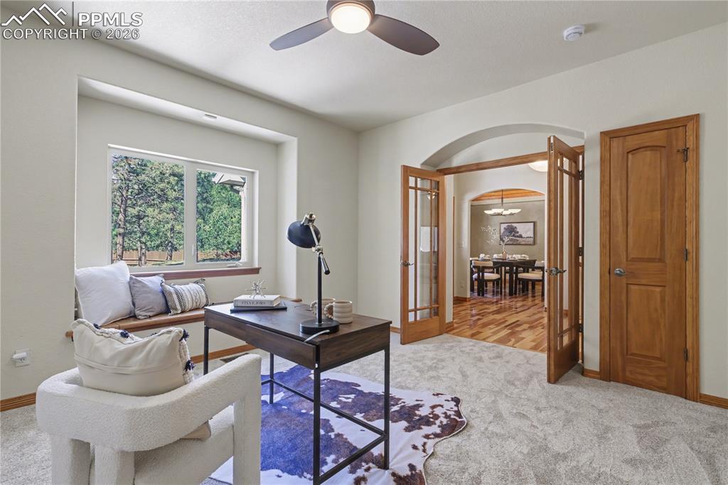 Image 15 of 50: Office