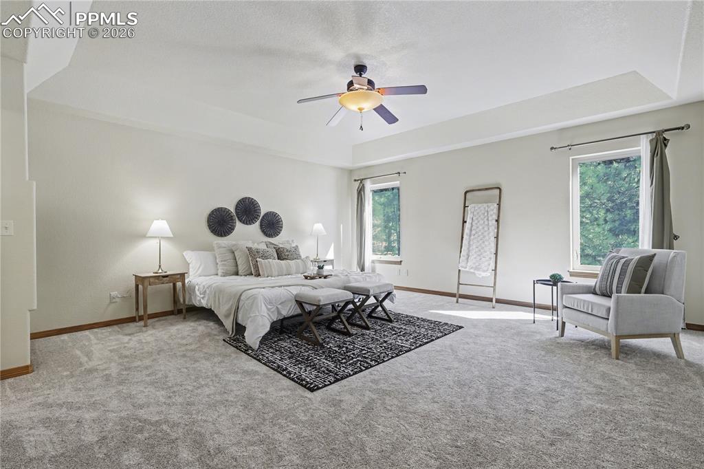 Image 17 of 50: Bedroom