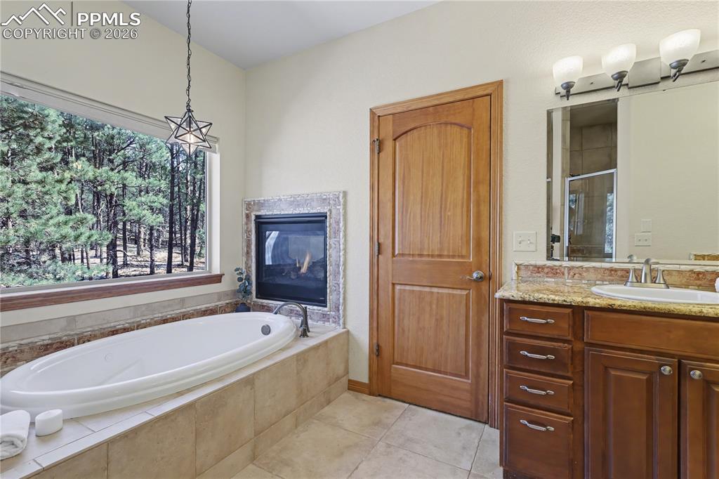 Image 20 of 50: Bathroom