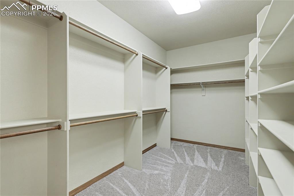 Image 21 of 50: Closet