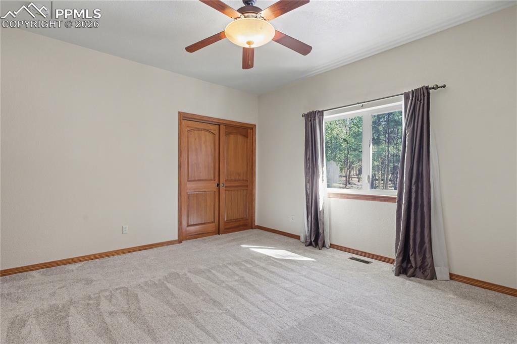 Image 23 of 50: Bedroom