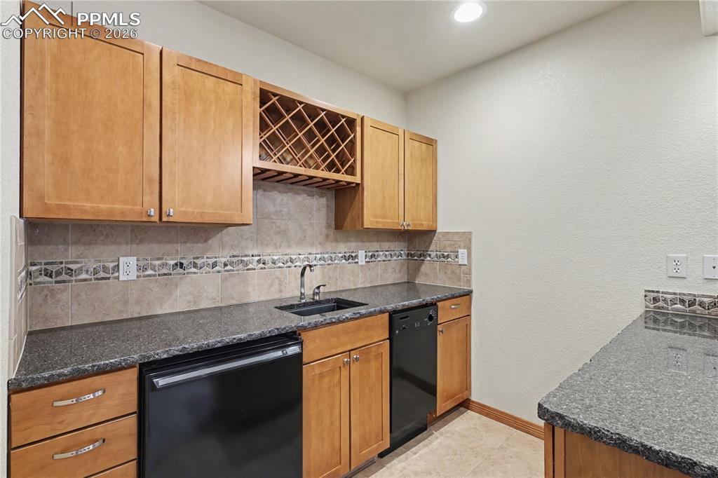 Image 29 of 50: Kitchen