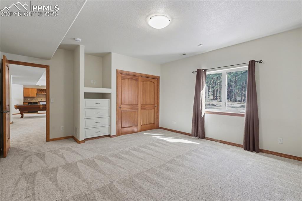 Image 32 of 50: Bedroom