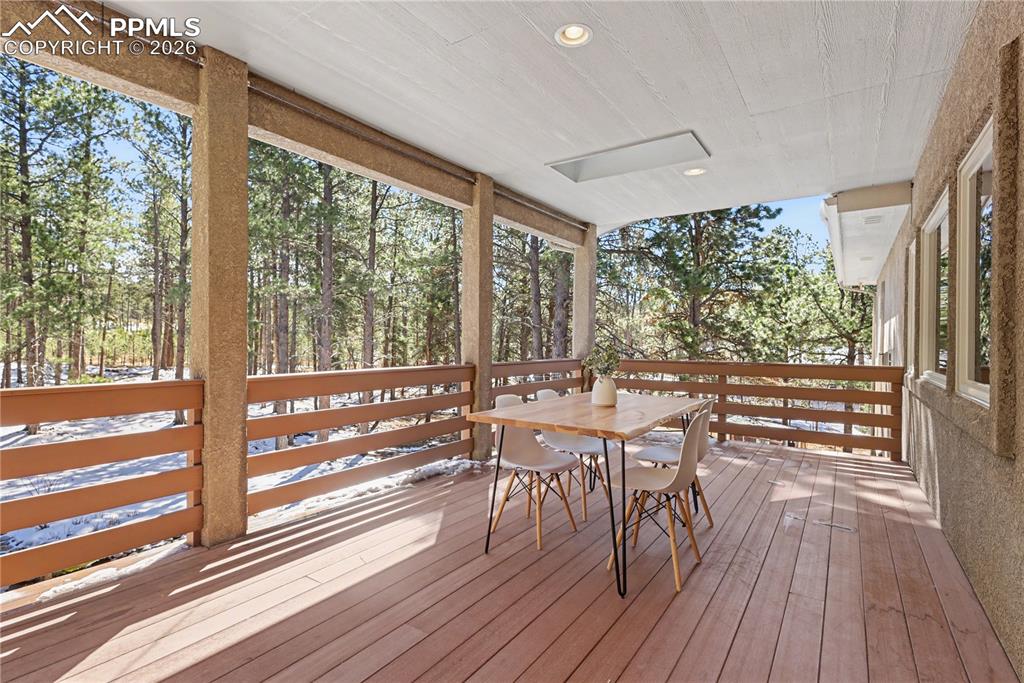 Image 37 of 50: Deck