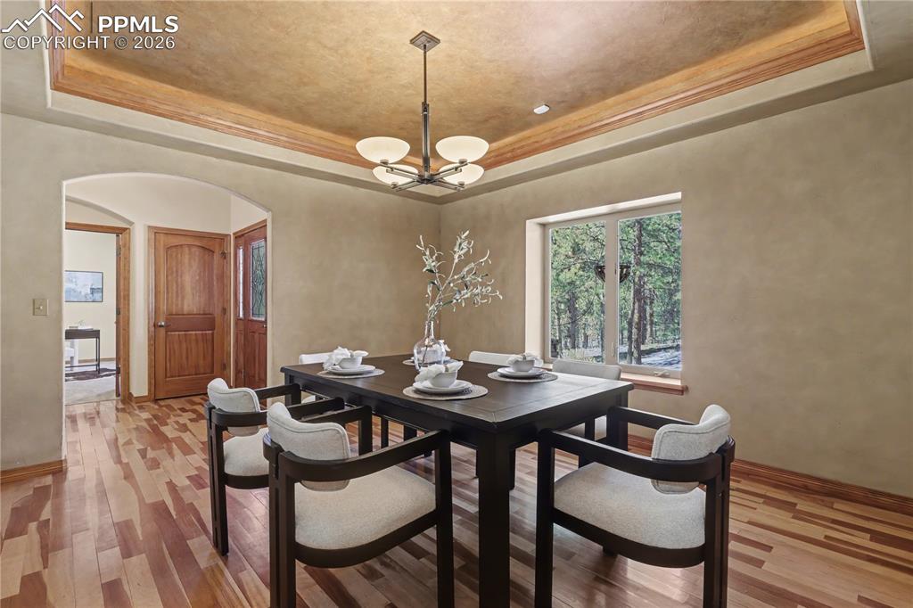 Image 4 of 50: Dining Area