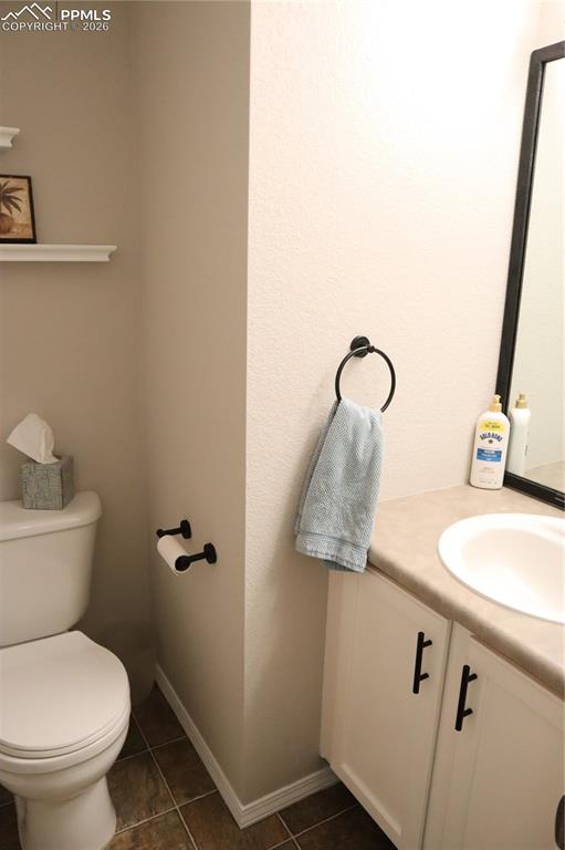 Image 10 of 34: Main Level Half Bath.