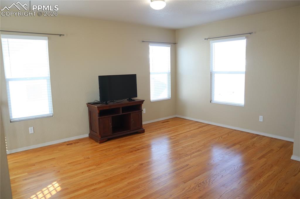 Image 14 of 28: Living Room